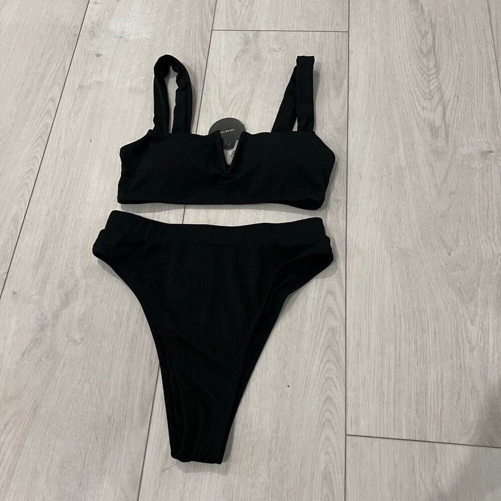 Lulus women swimsuit top size S and bottom m